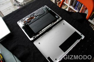 Illustration for article titled MacBook Air Tear Down: Sexy On the Inside Too